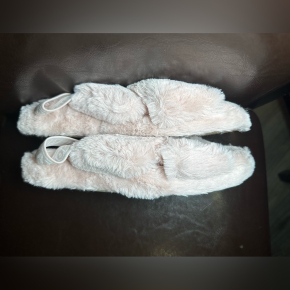 BCBG BCBGeneration Pink Faux Fur Slide Slipper Size 8 - Picture 3 of 5